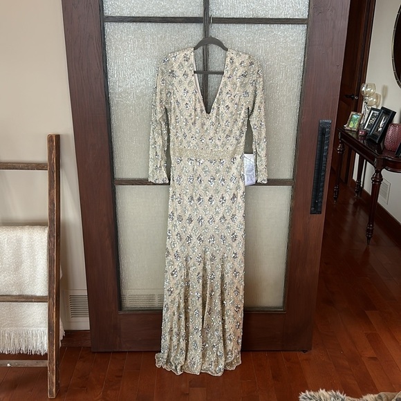 Mac Duggal Geometric Evening Gown in Nude Size 10. - Picture 7 of 15